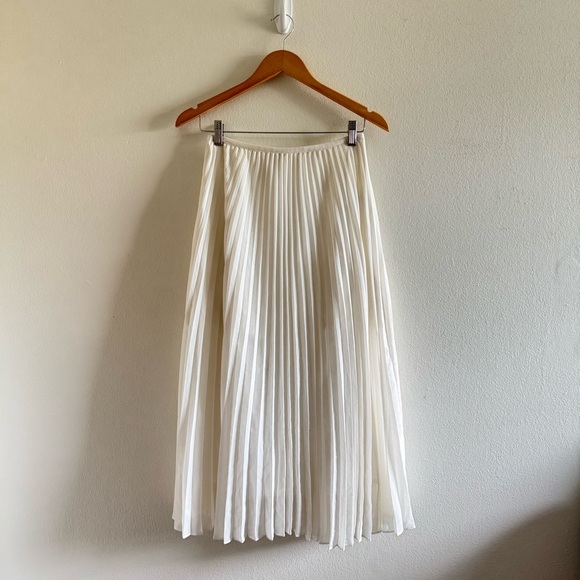 Aritzia Babaton White Jude Midi Pleated Skirt size Small - Picture 3 of 11